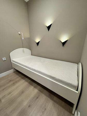 Кровать, шкафы, компьютерный стор, полка, тумбочка