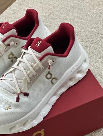 Продам новые кроссовки