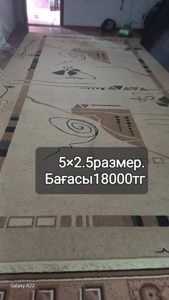 Бұрын қолданыста болған әр түрлі размерде кілемдер сатылады