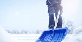 Уборке от снега дворов и территории