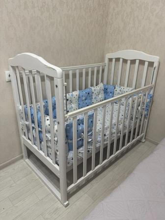 Детская кроватка с матрасом