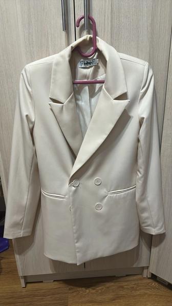 продам женский костюм