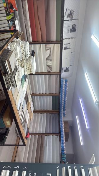 Продается витрина из 6-ти секций для обоев