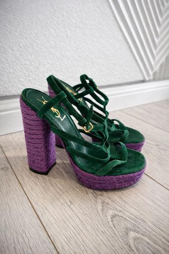 Продам босоножки