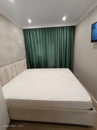 Кровать двуспальная с матрасом