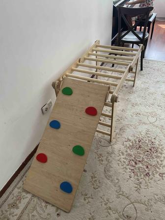 Продается деревянная игрушка трансформер Family wood