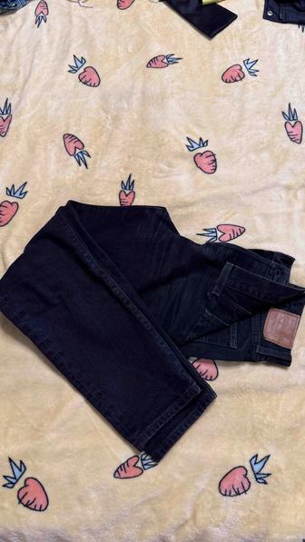 Джинсы Levis