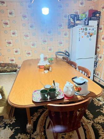 Продам стол гостевой деревянный