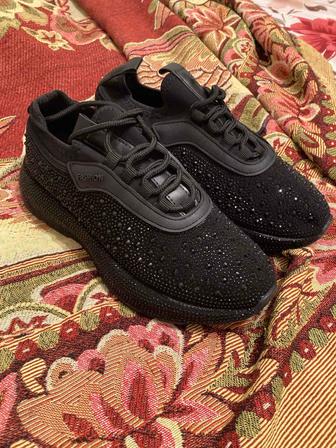 Женские кроссовки