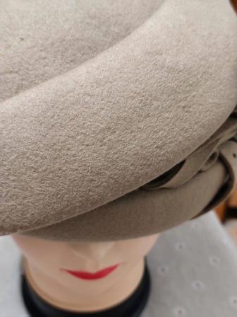 Шляпка женская велюровая