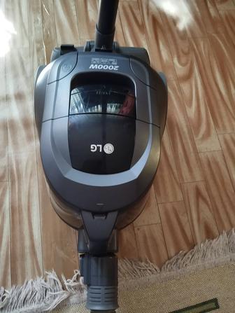 Пылесос LG.