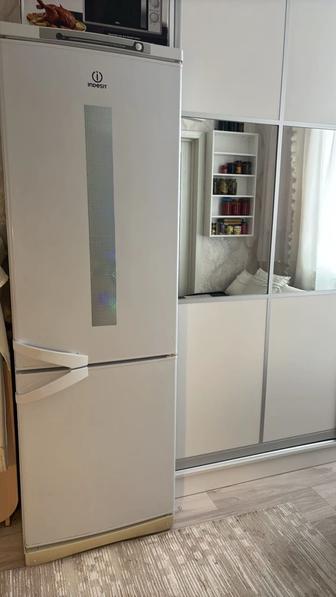 Продам холодильник INDESIT