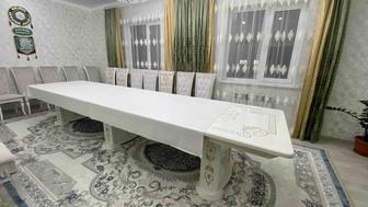 Стол со стульями