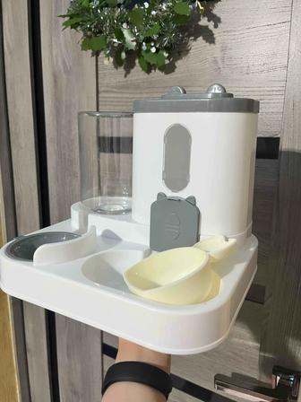 Кормушка-поилка для кошек