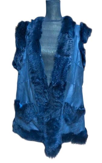 Продам безрукавку кожаную, натуральный мех, состояние новой. Пр-во Россия