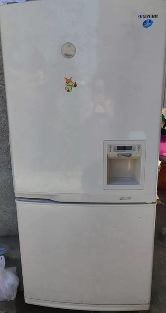 Продам холодильник за запчасти