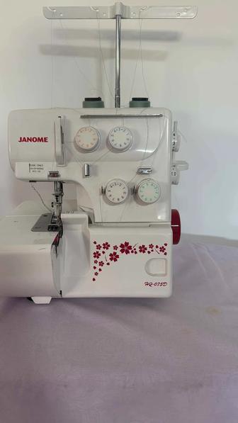 Продам оверлок janome