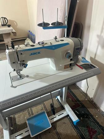 Продам швейную машинку