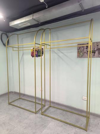 Вешалка напольная для магазина