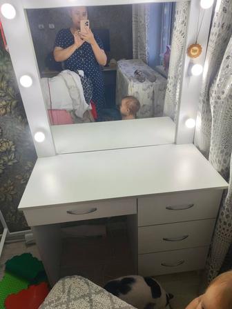 Продам гримерный столик