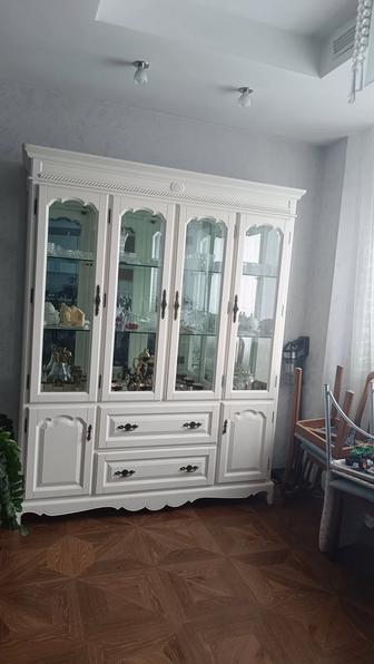 Шкаф для посуды с подсветкой