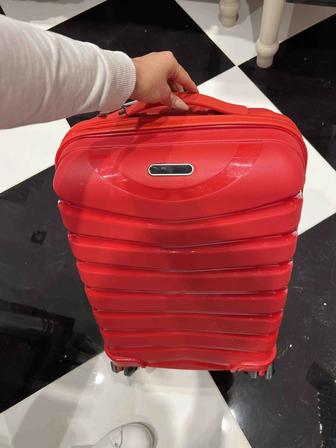 Чемодан новый