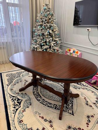 Продается стол из красного дерева