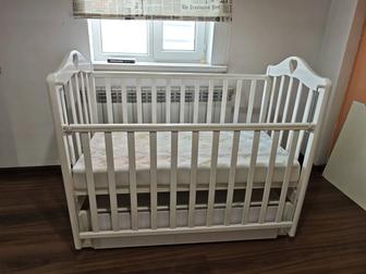 Продается детская кроватка с маятником