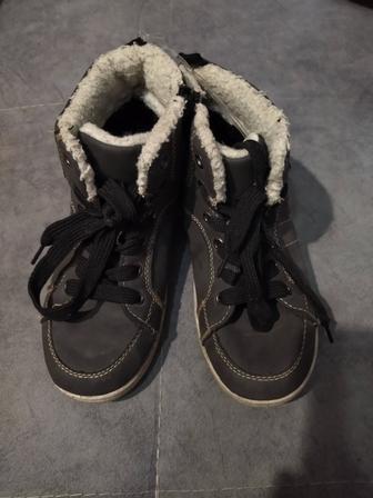 Продам ботинки и туфли на мальчика