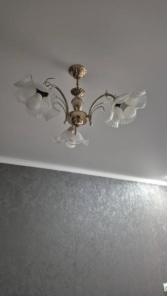 Продам люстру