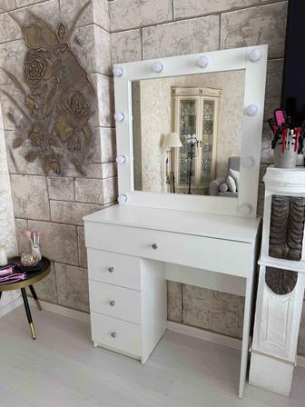 Стол визажиста / гримерный стол