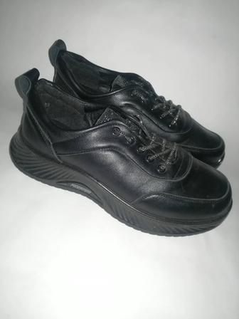 Кроссовки женские 38р