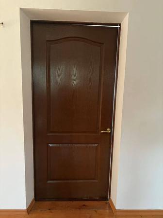 Продам деревянную дверь