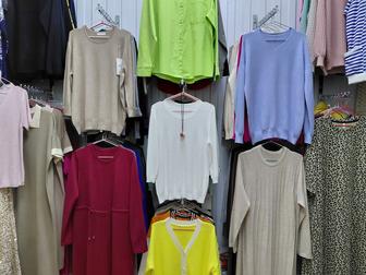 Продажа женских платьев.