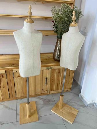 Манекены торговые 2 шт (детские) бюст на деревянной подставке, б/у