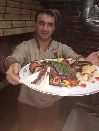 Донерщик, фаст-фууд и.т.д...