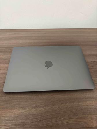 MacBook Air (M1,2020)