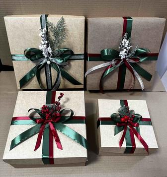 Подарочные коробки коробки в наличии . Упаковка подарков.