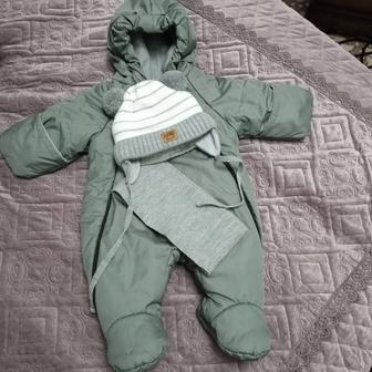 Продам комбинезон детский,размер 0-3 месяца,шапка с шарфом идет в комплекте
