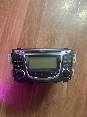 Автомагнитола и рамка для hyundai accent 2014г