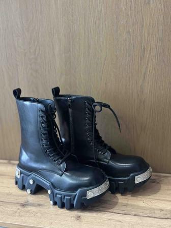 Продам ботинки