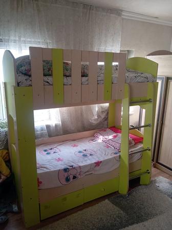 Продам двухъяруеную кровать