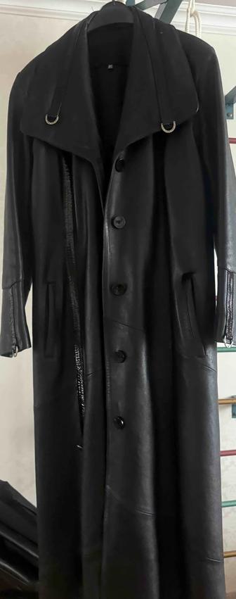 Продается кожаное пальто