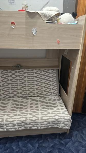 Продам двухъярусную кровать диван