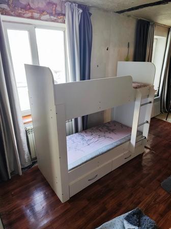 Кровать двухъярусная