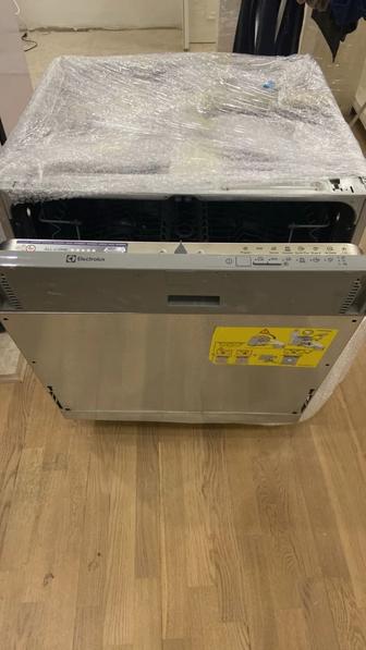 Продам посудомоечную машину Electrolux новую