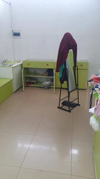 Продам витрину для детской одежды 2 шкафа стол