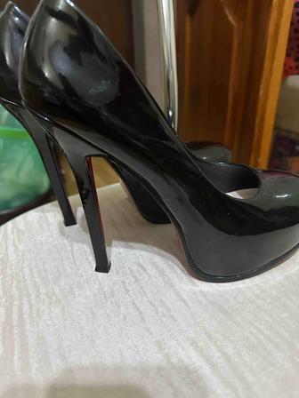 Продам женские туфли в отличном состоянии