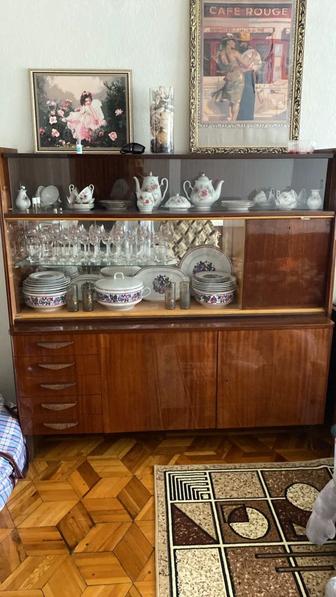 Сервант из чистого дерева