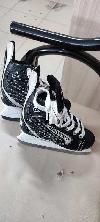 Коньки хоккейные